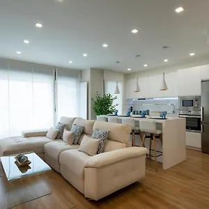 Acogedor Con Piscina. Apartamento